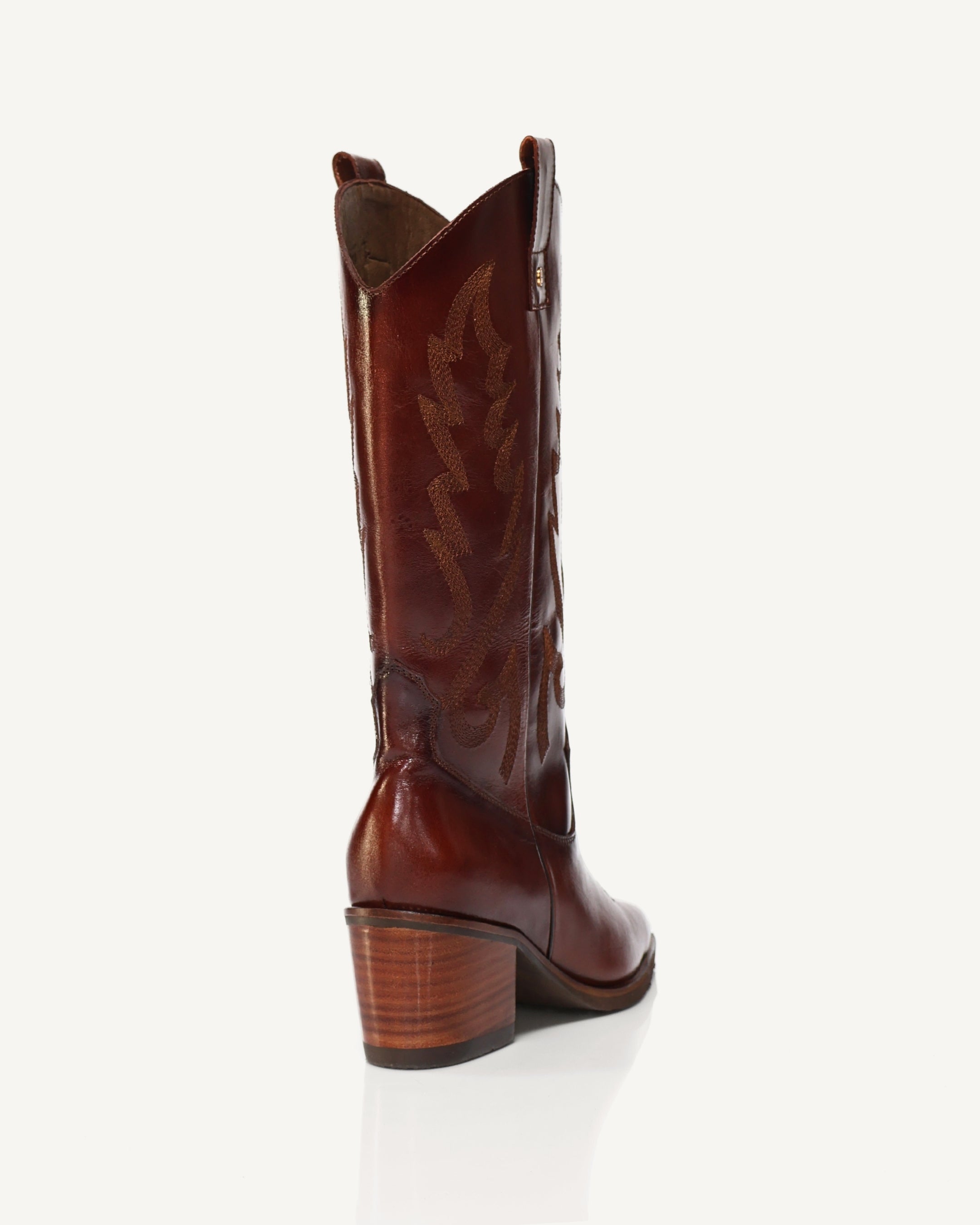 Botas Texanas Caña Media-Alta en Cuero con Bordado a Tono Sonora Miel - Antonina