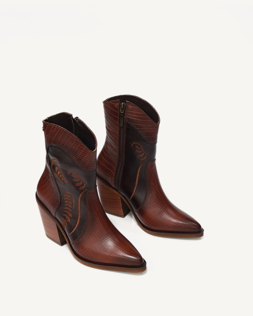 Botines Texanos en Cuero con Bordado Villanueva Coñac - Antonina