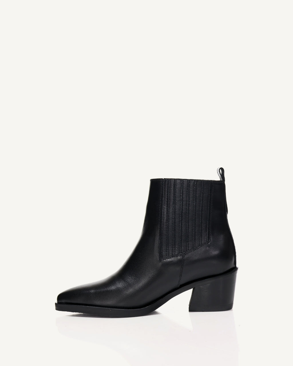 Botines en Cuero con Resorte Cubierto en Cuero Luna Negro - Antonina