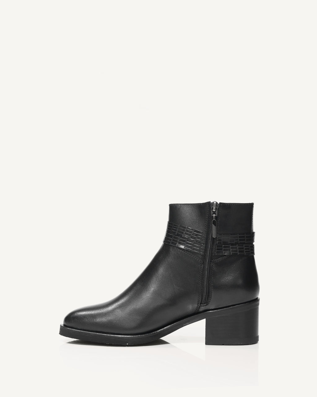 Botines en Cuero con Correa Decorativa Napoli Negro - Antonina