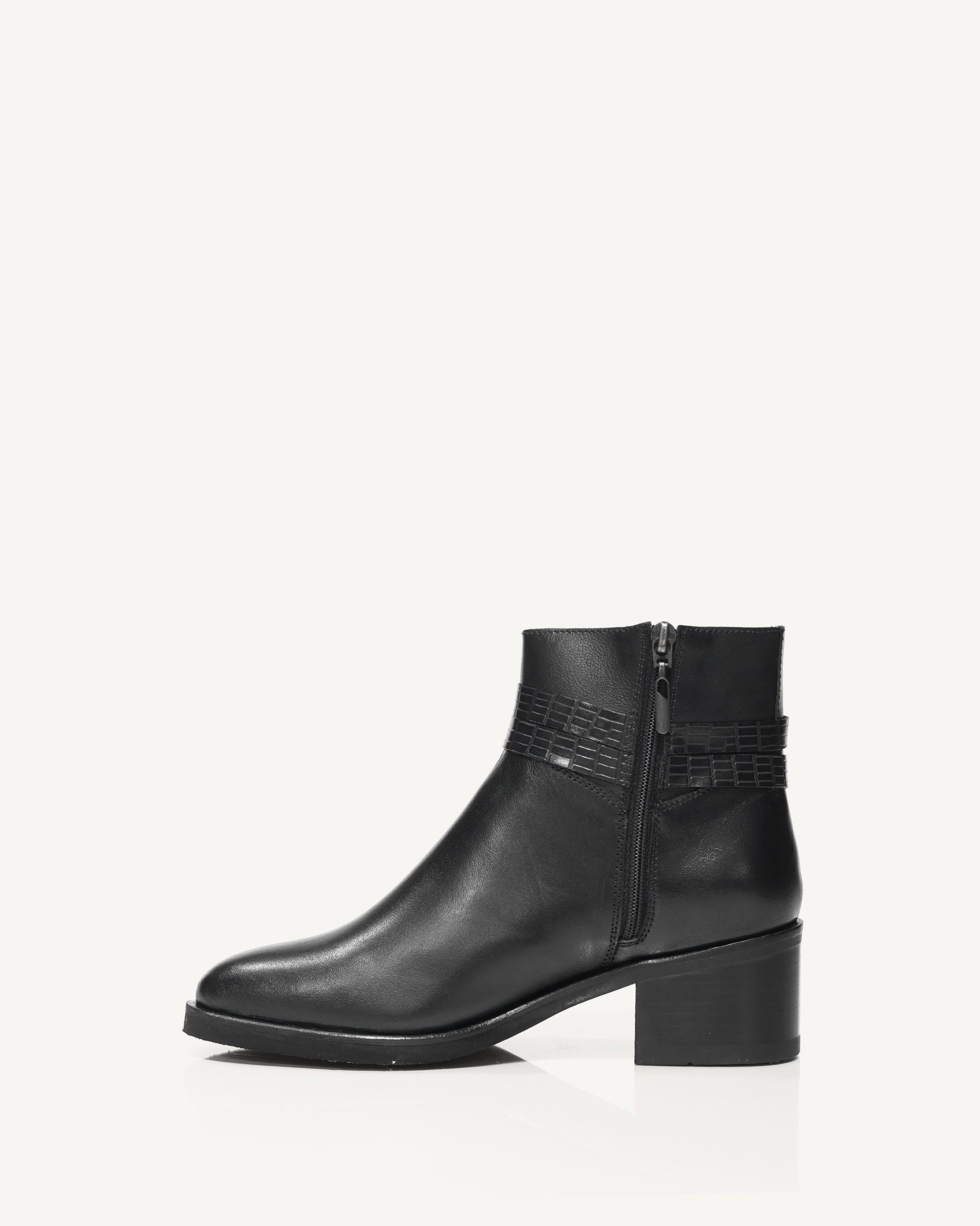 Botines en Cuero con Correa Decorativa Napoli Negro - Antonina