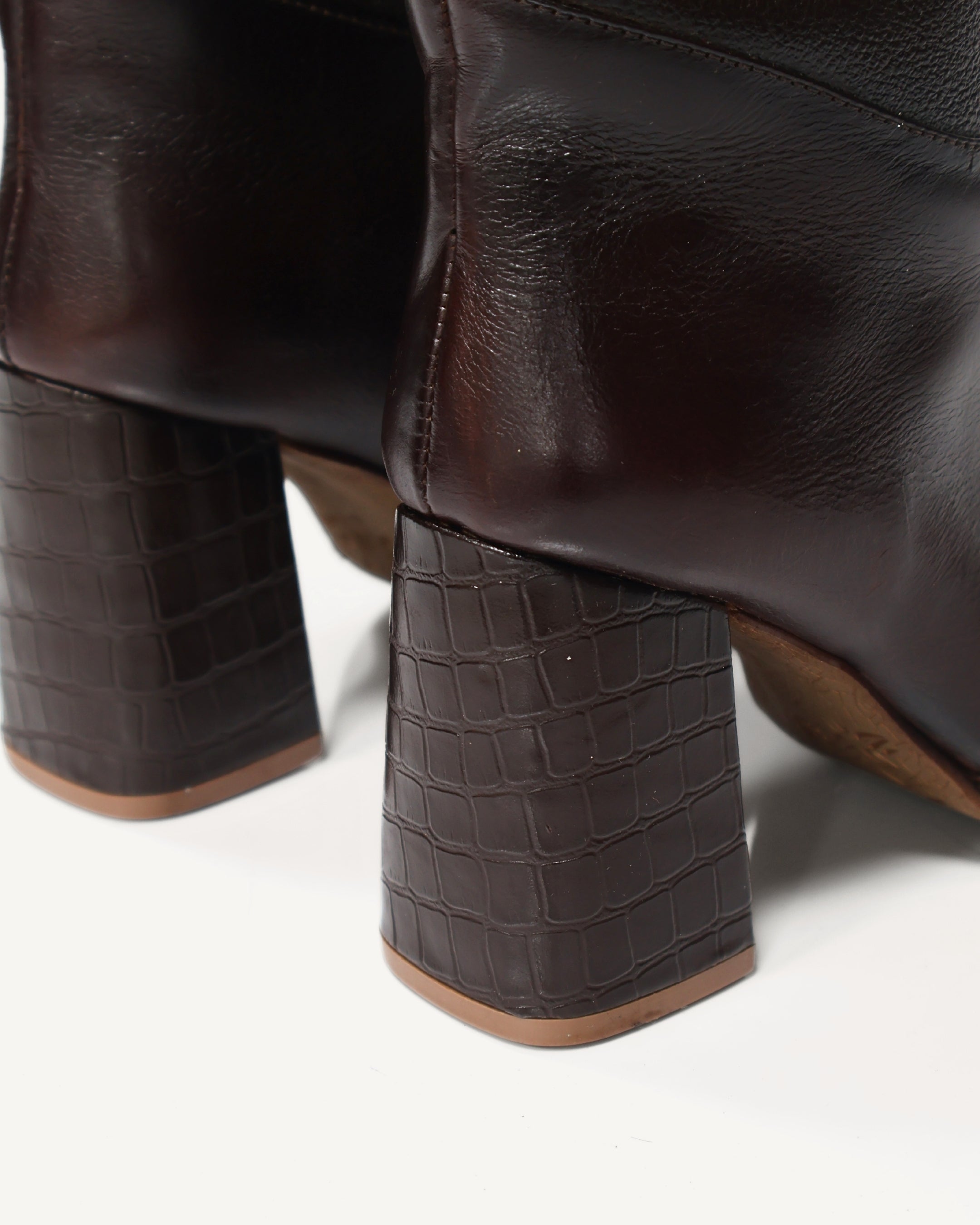 Botas Cosacas Caña Alta en Cuero Oriana Café - Antonina